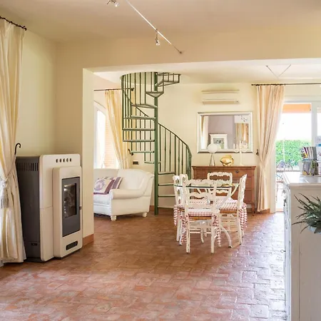 5 Bedroom Cozy In Fanzolo Di Vedelago Prázdninový dům Fonzolo